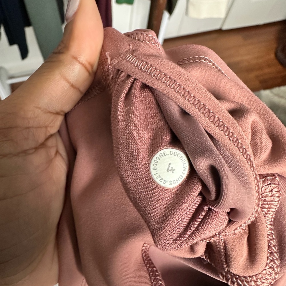 LULULEMON PINK SHORTS WOMEN SIZE 4 - Picture 5 of 6
